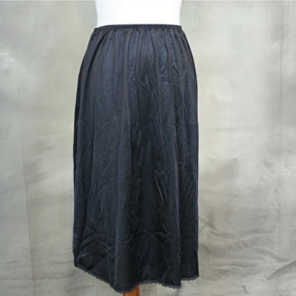 Vintage Slip -1980s Vanity Fair black nylon slip. L